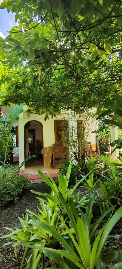 Cabinas Tito Cahuita Exterior photo