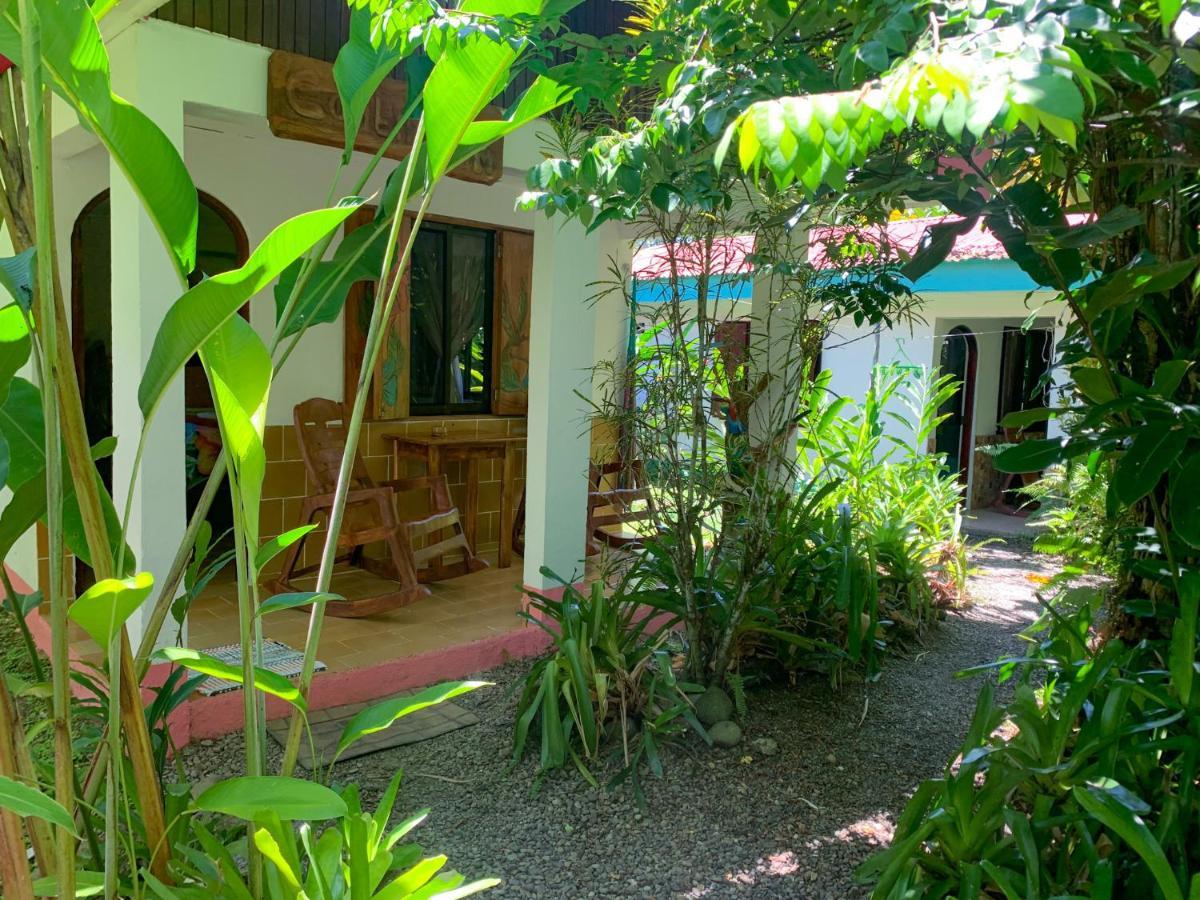 Cabinas Tito Cahuita Exterior photo